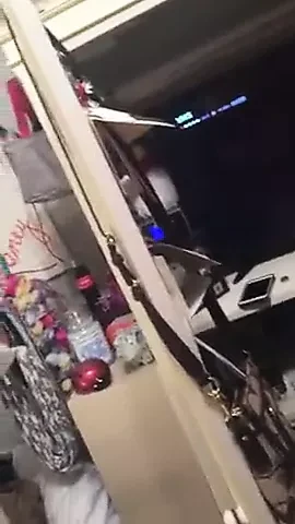 Teman wanita comel manis berkongkek, menghisap dan dipancut muka