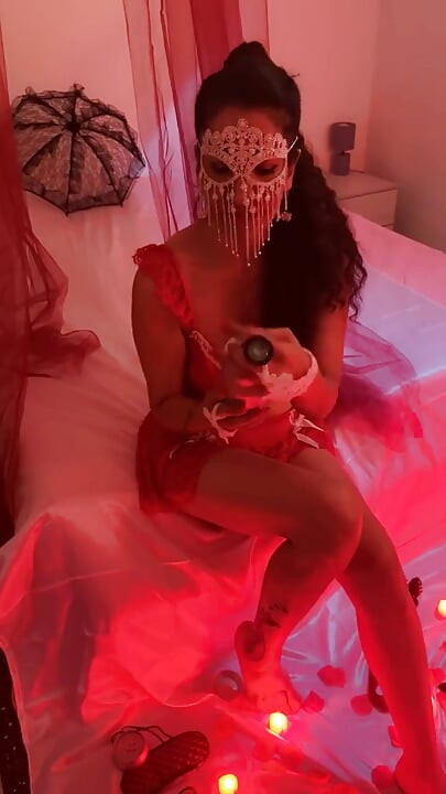 Señora Ángel en la Habitación Roja