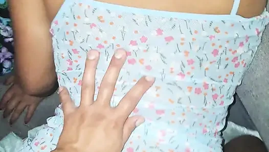 Ayah tiri saya melihat saya dengan DRESS yang sangat pendek dan seksi dan dia tidak ragu untuk menjadikan saya miliknya !! Dia memasukkan jarinya ke dalam anusku:(