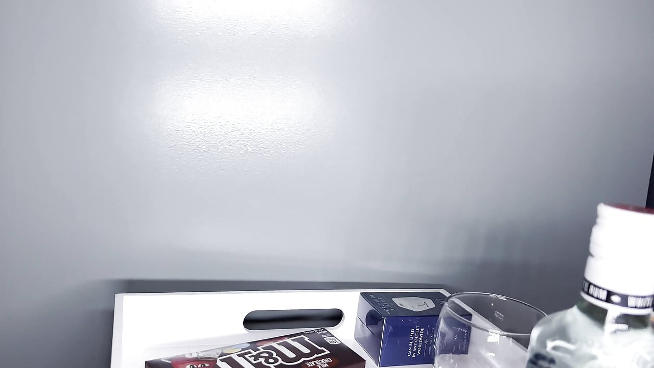 Amaya Blue трахает мужика из обслуго номера!