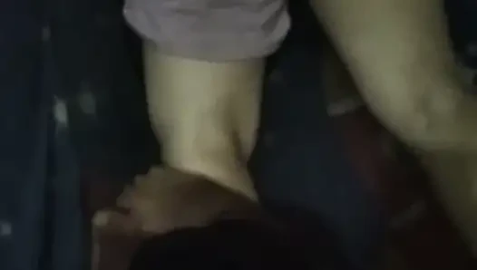 Pijat dengan kaki Tante Angelina terangsang