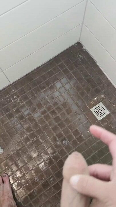 Cumshot under Shower
