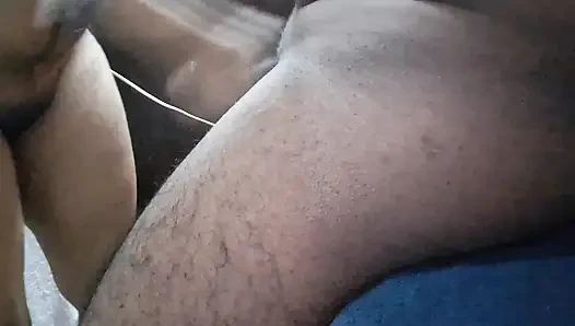 Hintli ateşli azgın evli kadın seksi sert sakso çekiyor