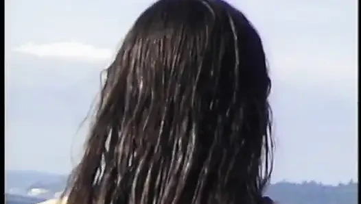 Vintage - gadis berbulu lagi asik mainin memeknya di luar ruangan