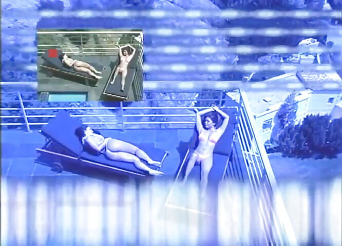 Zwei heiße lesbische schätzchen befriedigen sich im fitnessstudio