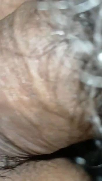 "Üvey erkek kardeş üvey kız kardeşine yarağını emdirdi ve amını siktirdi"