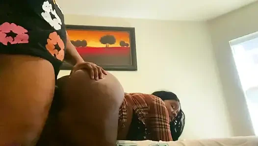 Diana si cewek bejat dengan baju cokelat seksi