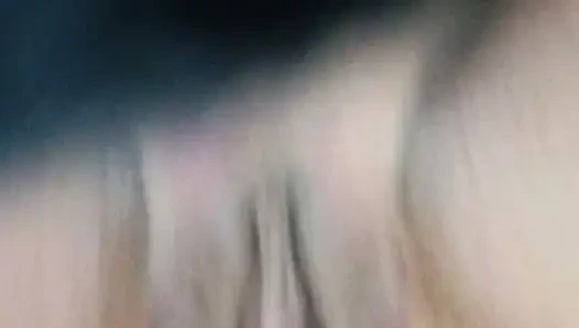 Arkadaşımın büyük bir klitorisi var ve yatakta harika