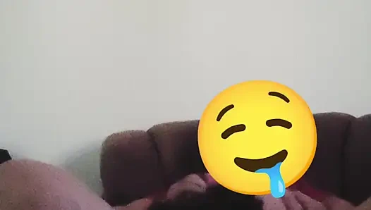 Tetanggaku jilat memekku sampai becek