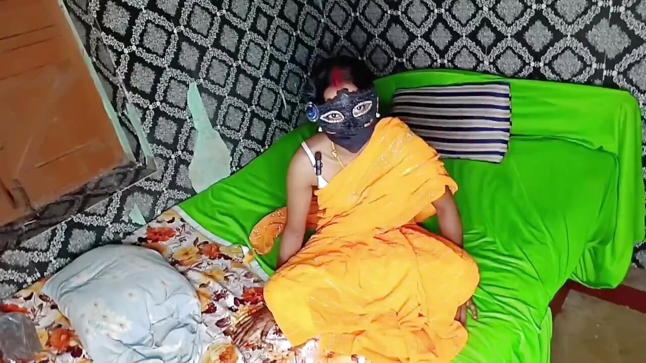 Hot Bhabhi Surprice 7 Inch Dragon Condome Fucking Small Pusssy and Enjoy with Darty Talking