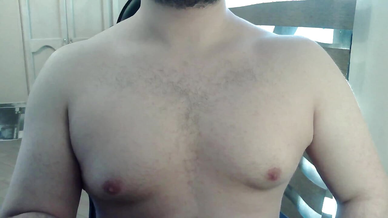 Muscular camboy works out his upper body