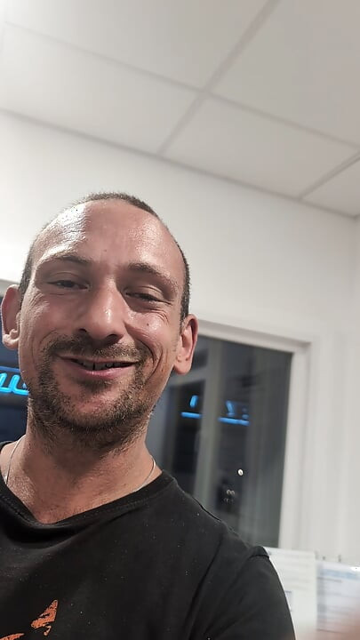 Wank at the auto repairer after the car accident