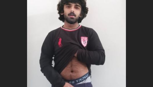 Desi Indyjski chłopak na siłowni pokazuje swój duży tyłek i kutas o północy - ciężko orgazm