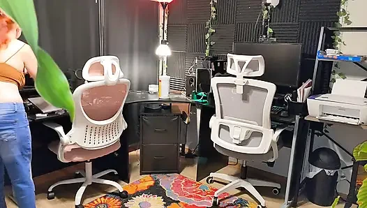 Buttcrack Mengekspos Dusting Home Office