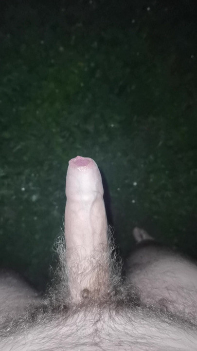 Fışkırtıyor ve mastürbasyon yapıyor