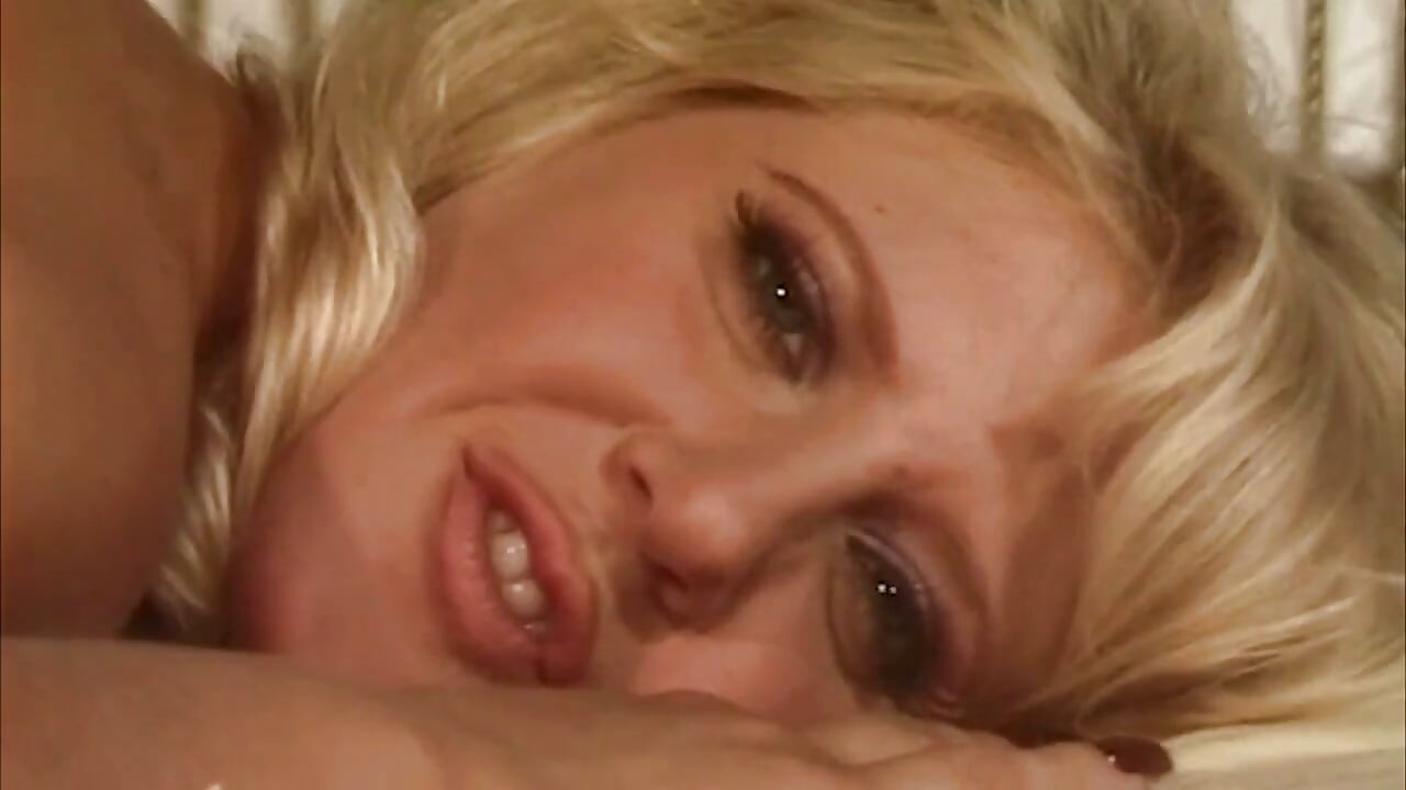 Blonde MILF Takes Deep Anal Pounding From Stud