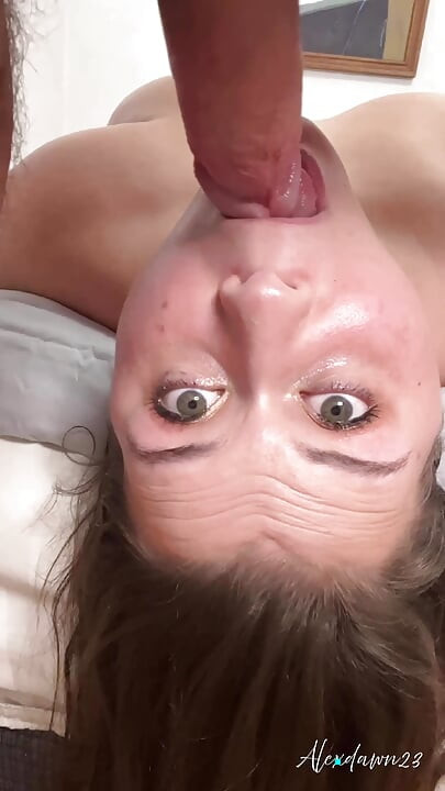 Padrasto disse que os caras vão querer foder minha cara, então ele está me treinando