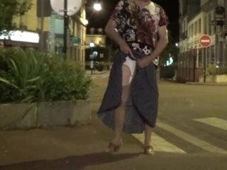 Транссексуальные трансвеститы и уретральный секс на улице в городе 27