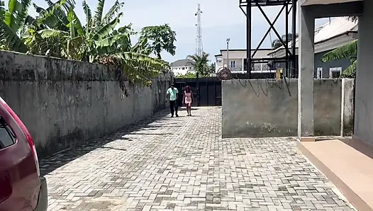 Aku bertemu pemuda cantik ini dalam perjalananku akan membeli sesuatu