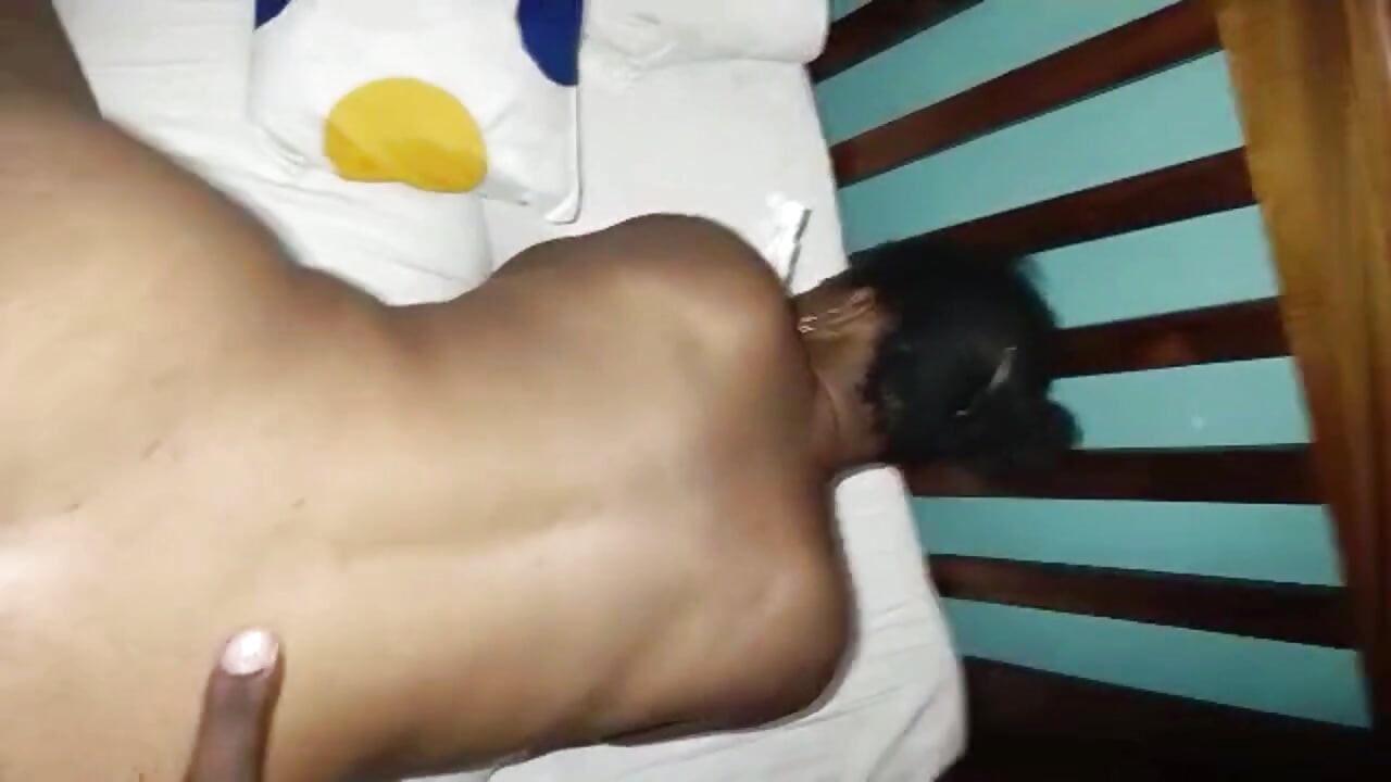 我在酒店裡雞姦妮琪