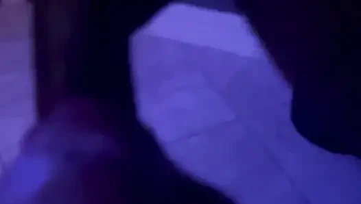 O büyük yarağı emiyor