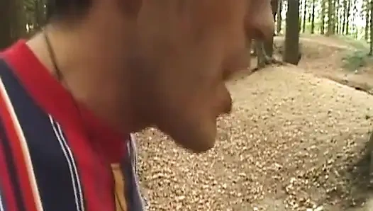 Blonde deutsche heiße mutter mit natürlichen titten wird im freien anal geritten # 2