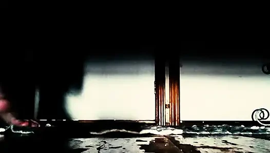 Свинья спряталась под моей кроватью, теперь пришло время для меня играть в мою игру (без звука)