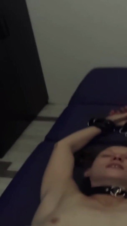 Ključni trenutak iz "Mlada robinja žestoko jebana i pljuvana s ego točke gledišta"