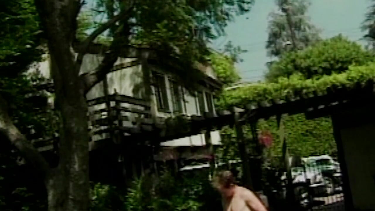 White Panty Chronicles 18: Heißer Ao ar livre - sexo im Garten