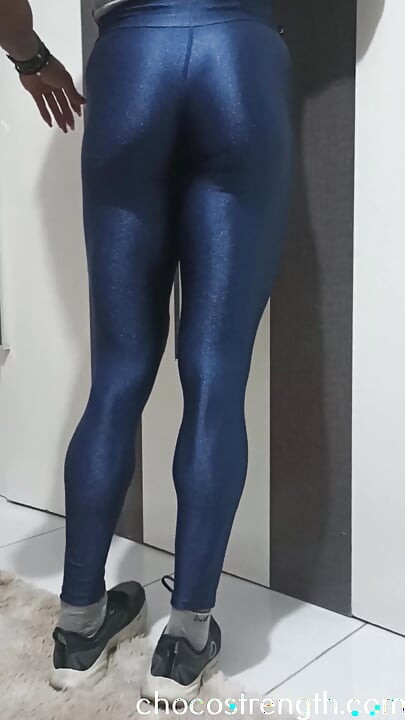 मैं आसानी से उन मांसल जांघों के साथ हड्डियों को कुचल सकता हूं