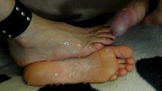 Дрочка ногами, 7 ступней со спермой