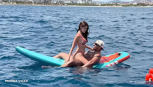 Росса Вакс поймана за сексом в море, и мы записываем её