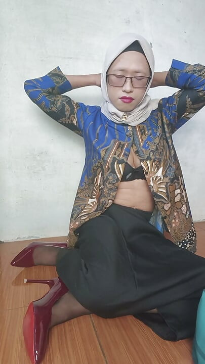 Busty Hijab Trans Dildoing Her Anus and Masturbates