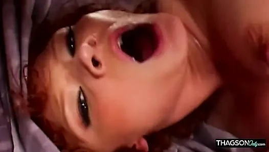 Большой черный член и глубокая глотка, фестиваль слюней - шлюшка Ahegao течет повсюду