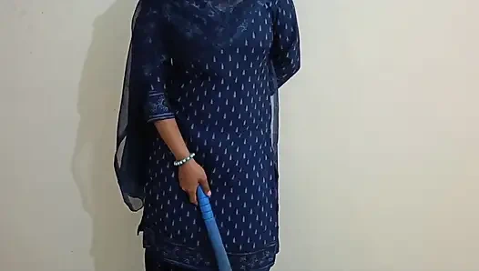 18-летняя индийская сводная сестра деревни дези был первый секс с сводным братом, Ясный хинди аудио