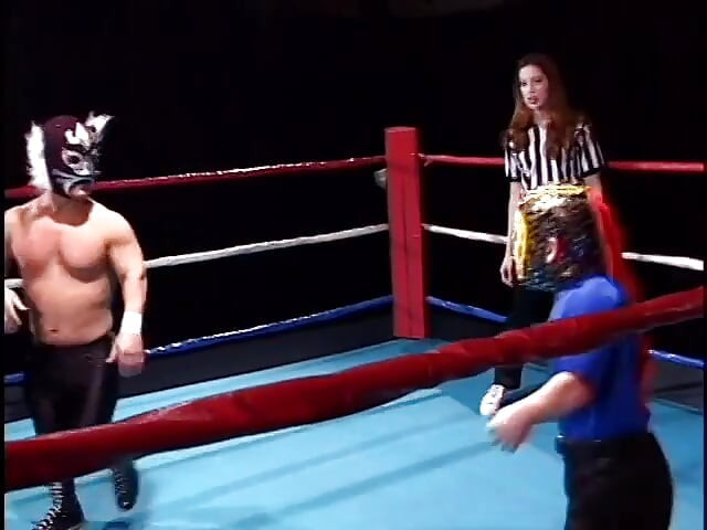 Midget wrestler gets fucked and rode by the brunette babe