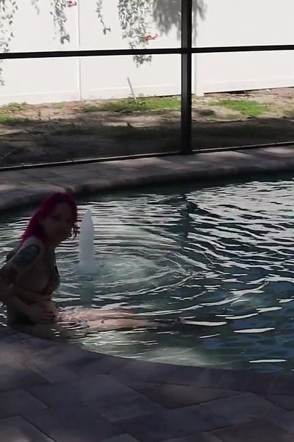 Pool Blowjob with Pedsrmeds