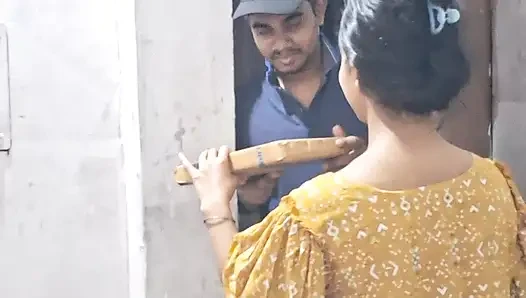 Delivery boy with Indian Beautiful Wife Fu.cking hot