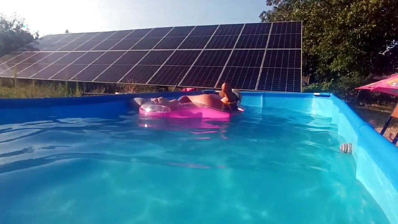 Vruća domaćica na odmoru