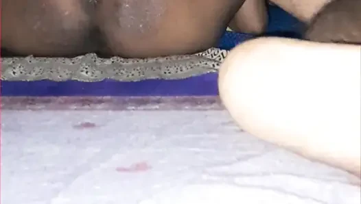 Adik tiri pantat montok