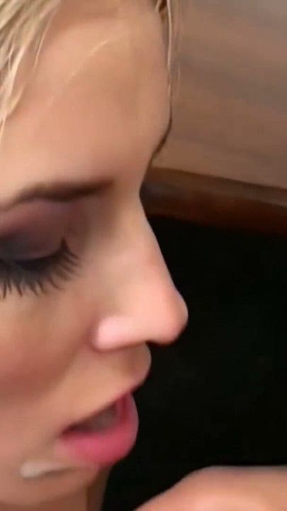 Stajyer olarak ilk günü! Genç kız patron ve oğlu tarafından aynı anda test ediliyor! | Klip 3