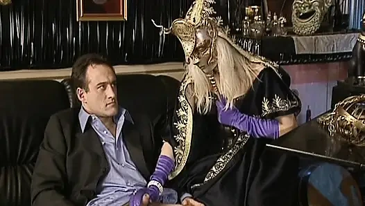 Schöne deutsche blonde puppe genießt sinnlichen analfick