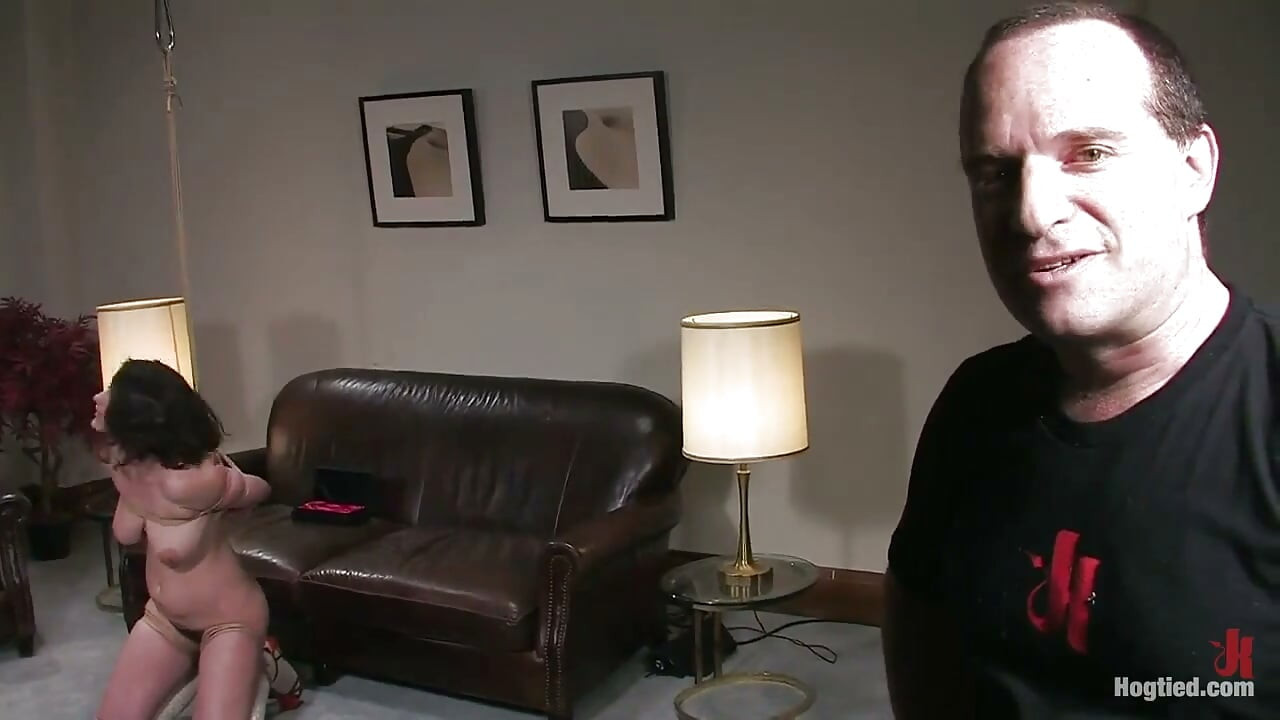 Amateur Casting Couch 12: Karin Sin - ¡una mujer que sabe cómo le gusta que la cojan!