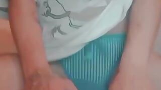 Almohada follando bragas ftm femboy y muslos hasta el muslo. Moliendo, masturbándome, montando la almohada de papá cuando lo extraño. bragas