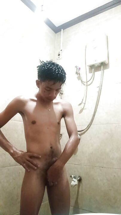 #1 Creator Jameson Official Gets Soaked: Shower Piss & Cum