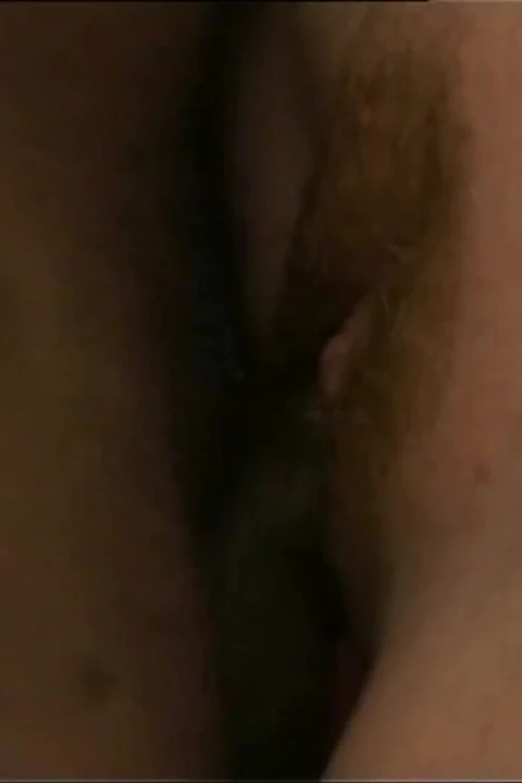 美丽的熟女屁股被巨大的黑鸡巴性交和射在嘴里