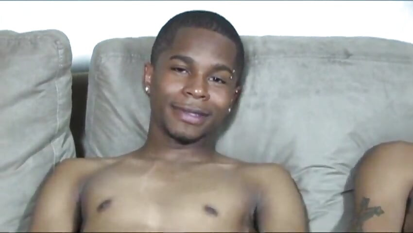 大きな黒いディック吸いで69の位置。.大きな黒肛門