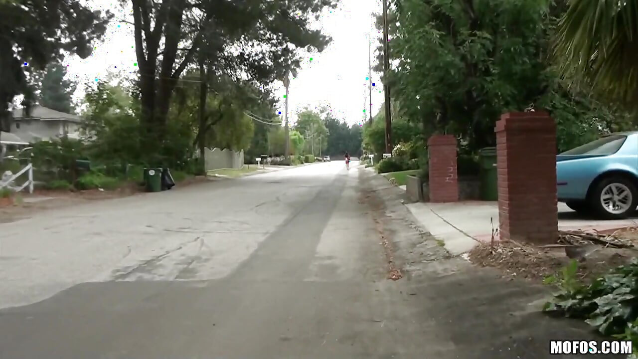 Pervs on Patrol - Caucasian Kelly Klass Follows a Guy From a Restaurant to Get Fucked Raw