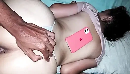 Ich lasse ihr handy in ihrem riesigen arsch, damit ich ficken kann