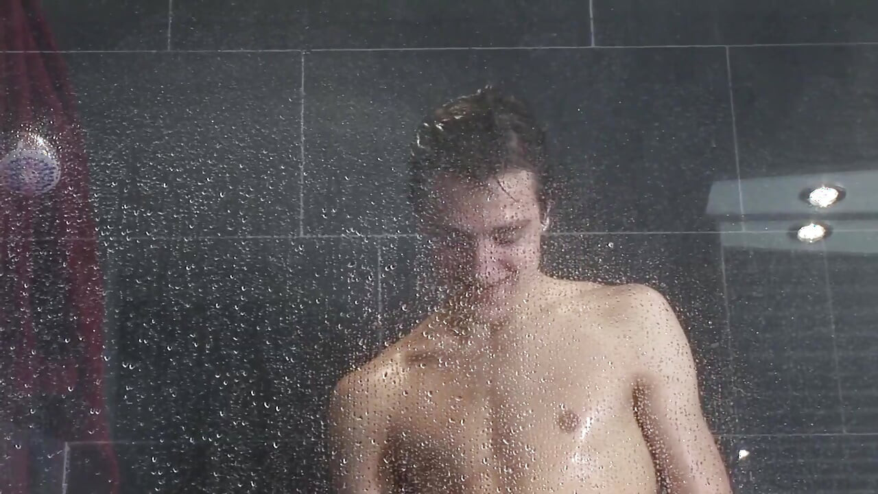 Exclusive video Bareback: Shower cock sucking with horny gay boys